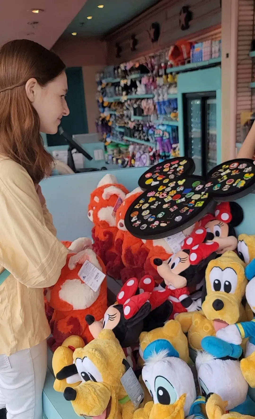 A-Beginners-Guide-to-Disney-Pin-Trading GoPinPro